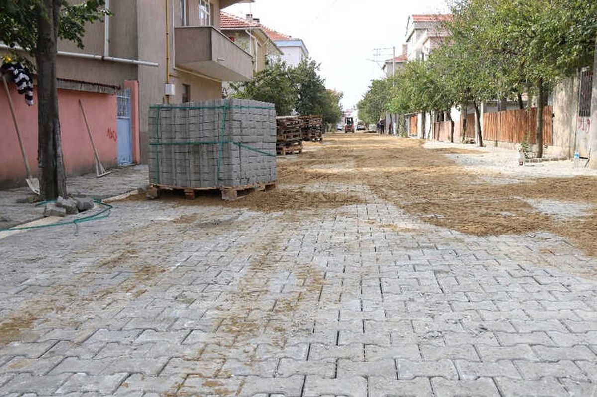 Ergene\'de Girne Caddesi Parke Taş Oldu