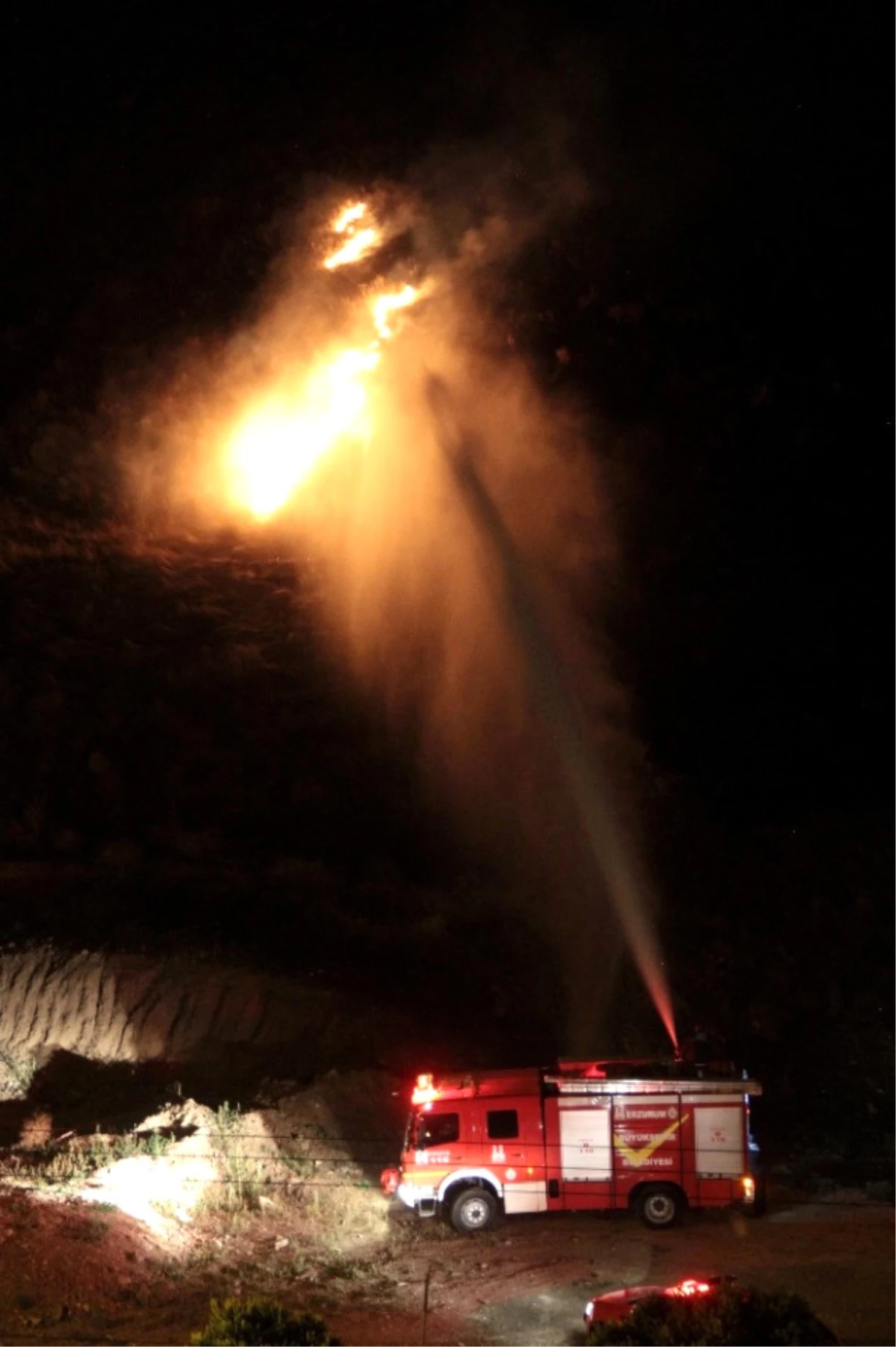 Erzurum Valiliği Kiremitlik Tepe\'de Çıkan Yangınla ilgili Kundaklama İddiasını Yalanladı