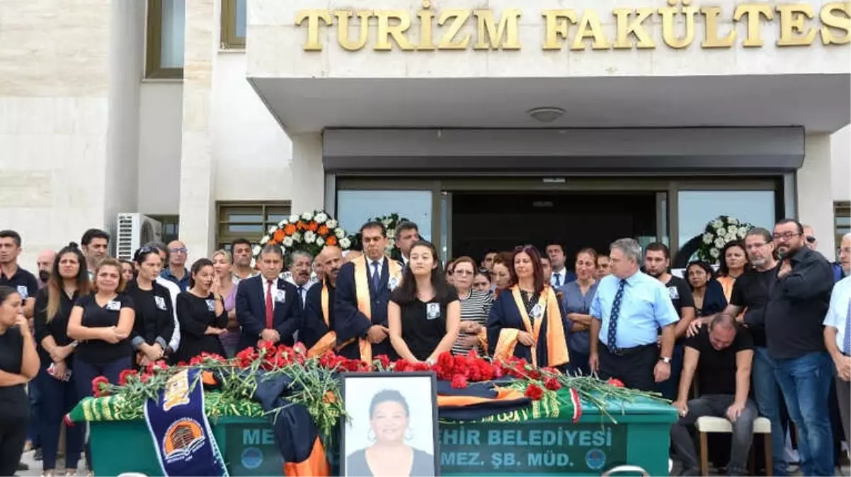 Evinde Ölü Bulunan Akademisyen İçin Tören Düzenlendi