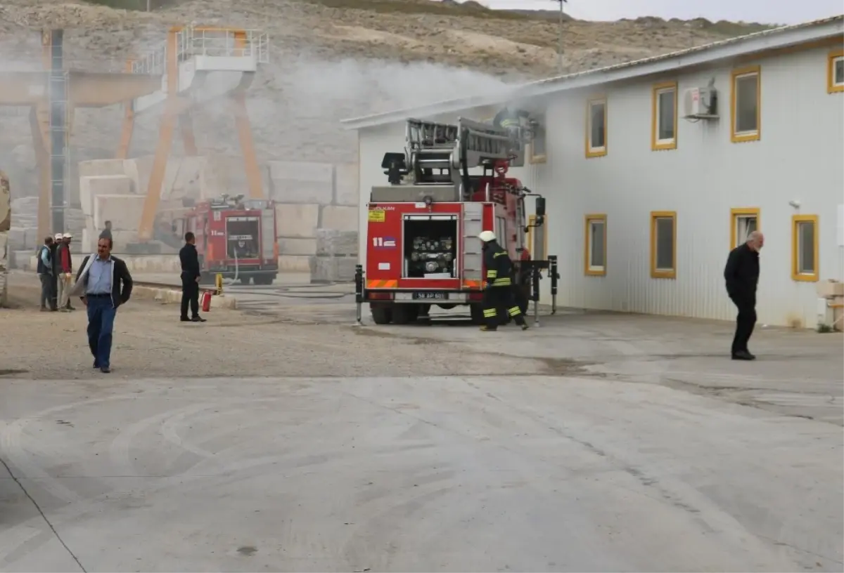 Fabrikada Çıkan Yangın Korkuttu