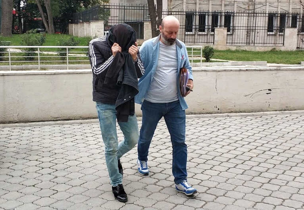 Hırsızlık Yaptıkları İş Yerlerinin Güvenlik Kamerası Kayıt Cihazını da Çaldılar