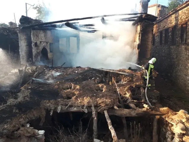 Metruk Ev Alevlere Teslim Oldu Son Dakika