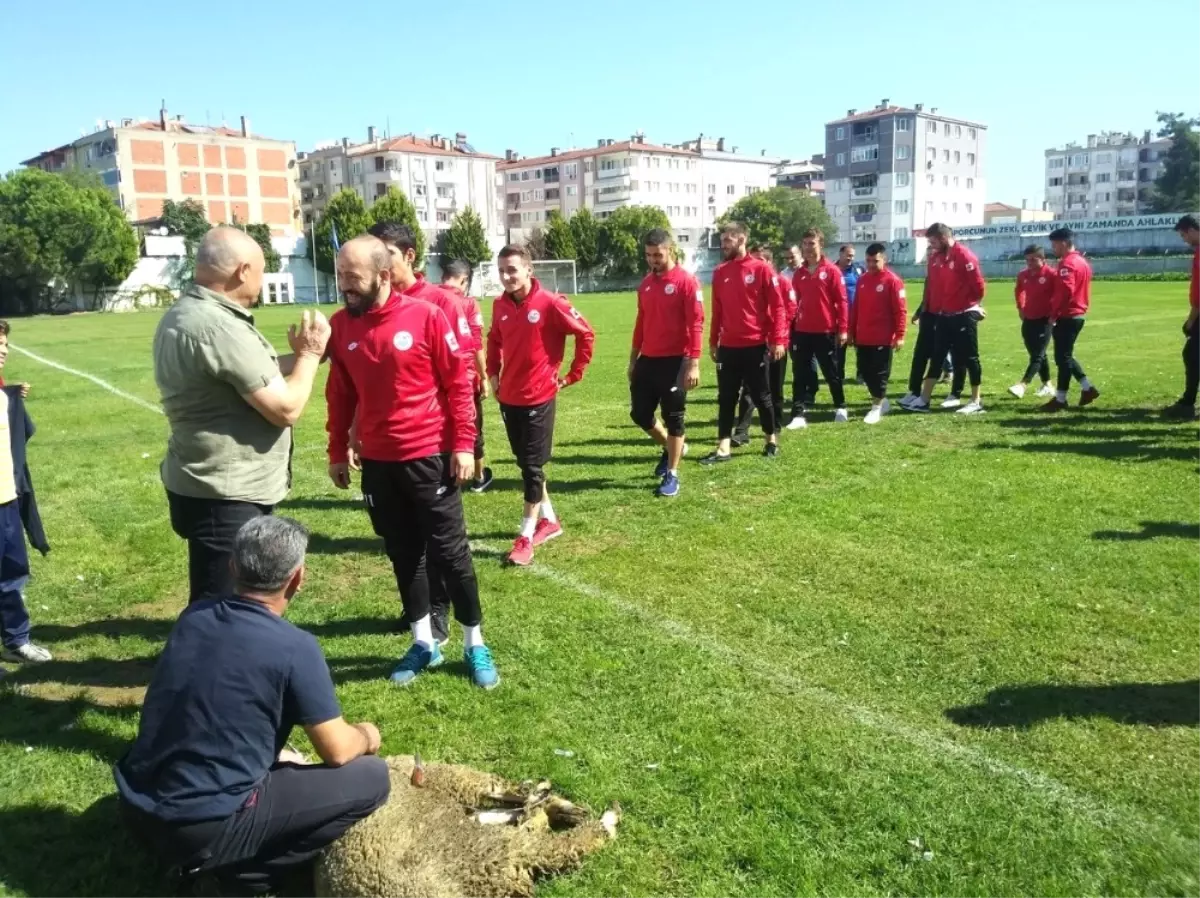 Poyrazdan Kortejli Sezon Açılışı