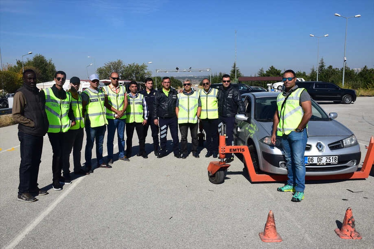 Tunus ve Özbekistan Polislerine Güvenli Sürüş Eğitimi