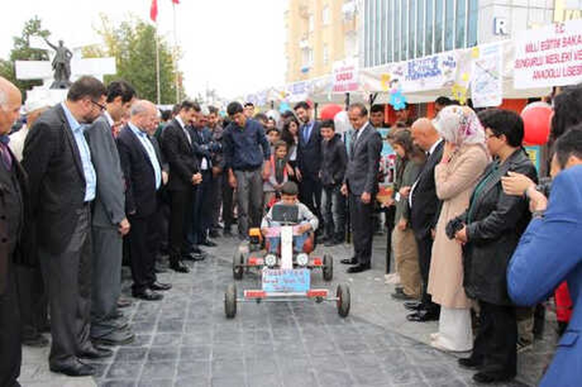 8\'inci Sınıf Öğrencileri Hızar Motoruyla Çalışan Araç Yaptı