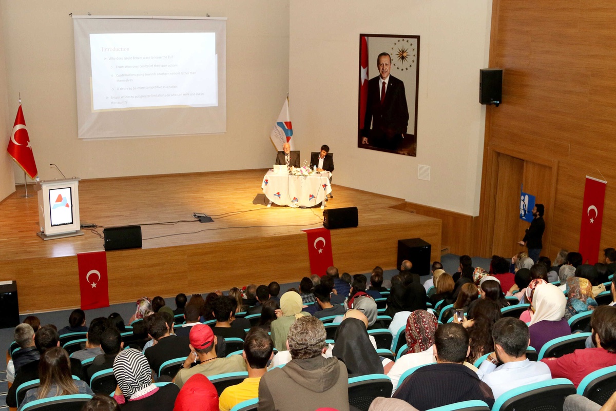 AİÇÜ\'de "Küresel Ekonomik Gelişmeler" Konulu Konferans Düzenlendi