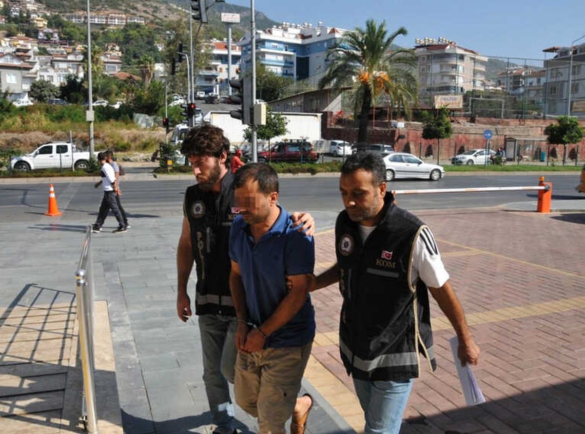 Alanya\'da 2 Bin 830 Adet Gümrük Kaçağı Elektronik Eşya Ele Geçirildi