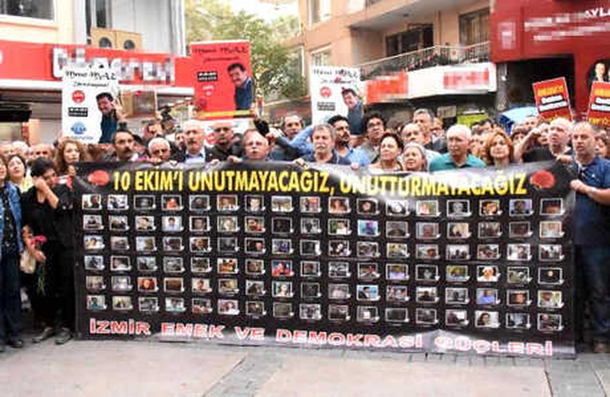 Ankara Garı Saldırısında Ölenler İzmir\'de Anıldı