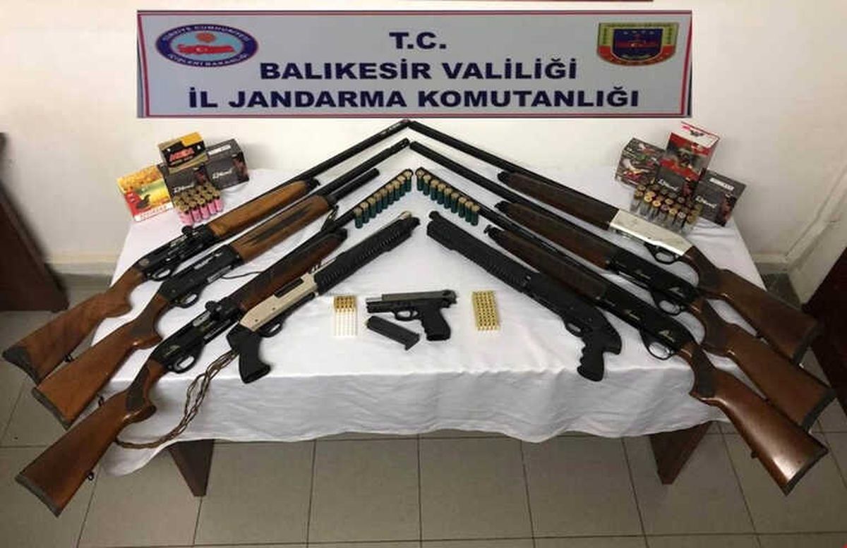 Balıkesir\'de Jandarmadan Silah Operasyonu