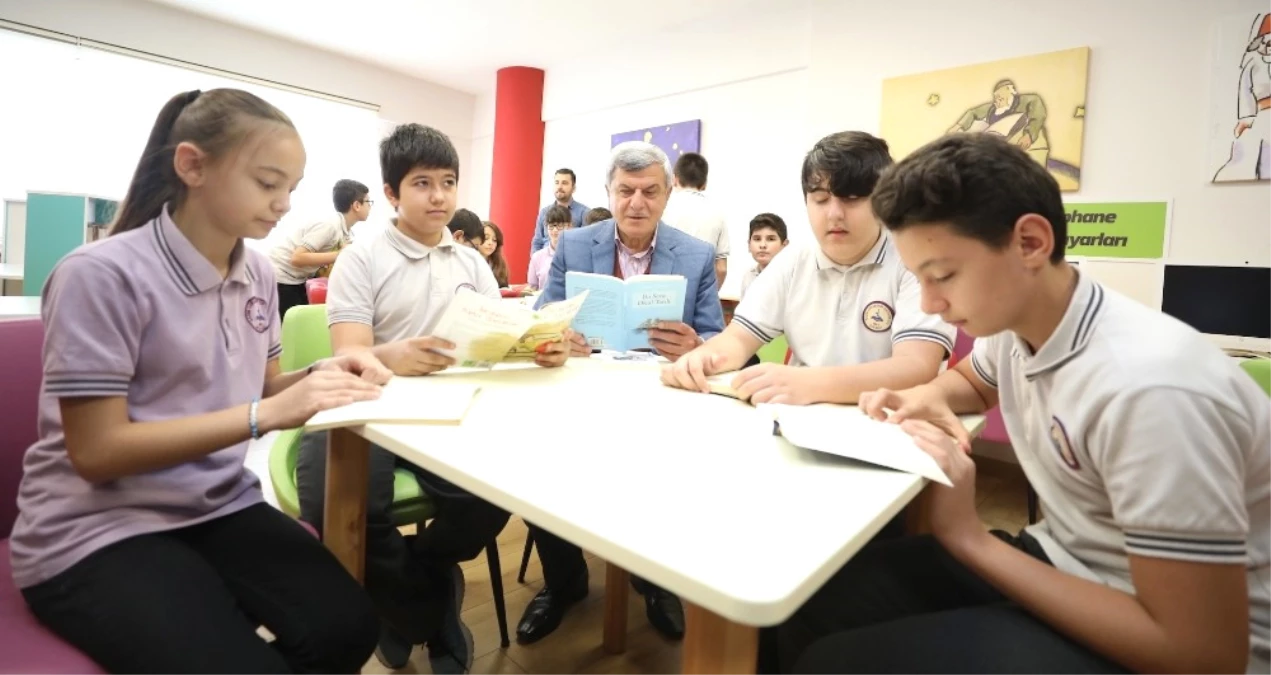 Başkan Karaosmanoğlu, Öğrencilerle Kitap Okudu
