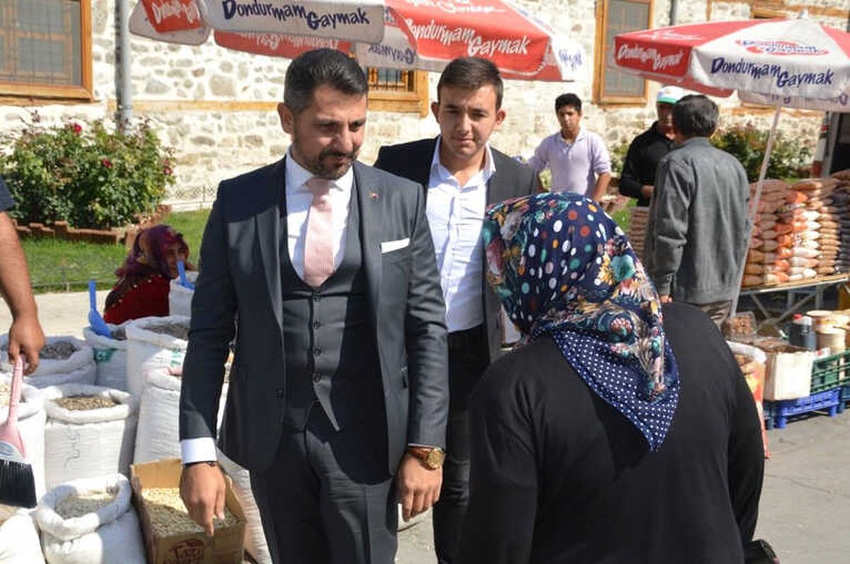 Başkan Yüzügüllü Halk Pazarında