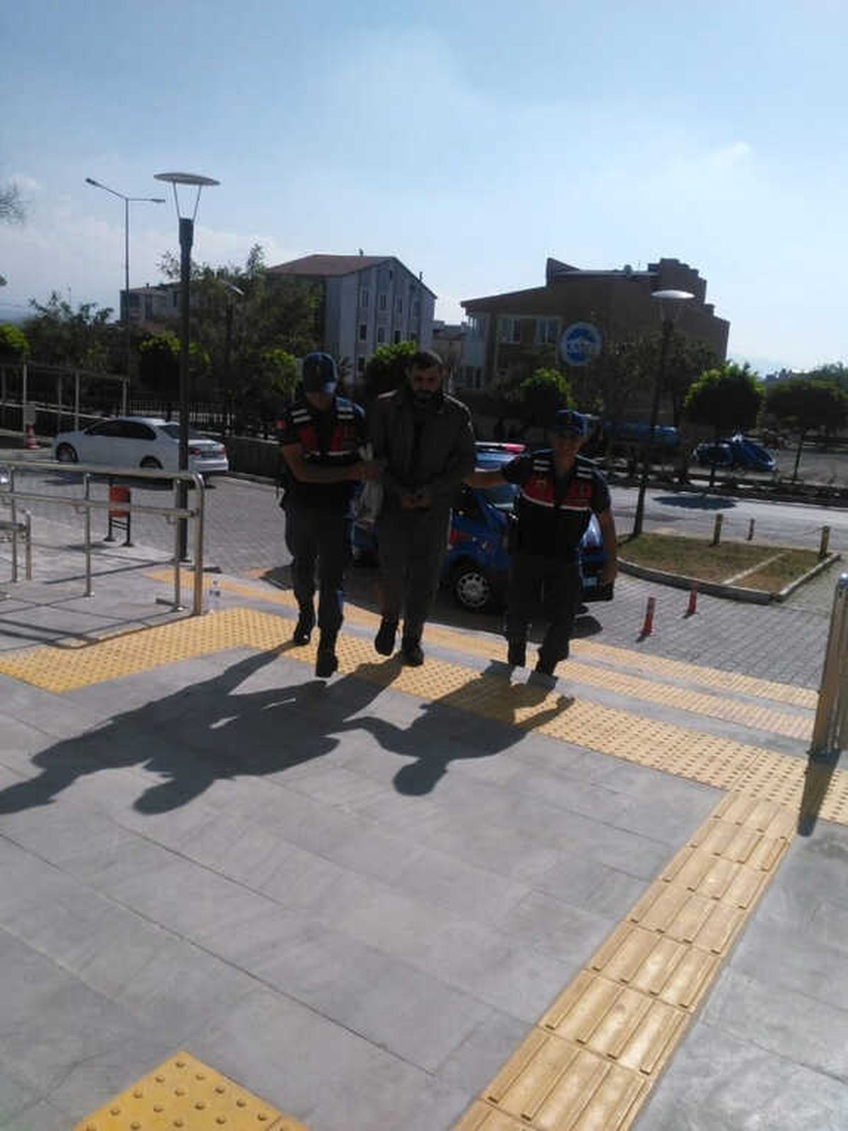 Çaldıkları Bakır Malzemeleri Satarken Kameraya Yakalandılar