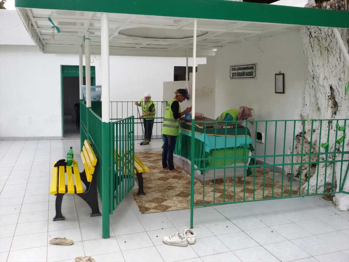 Defne Belediyesinden İbadethane Temizliği