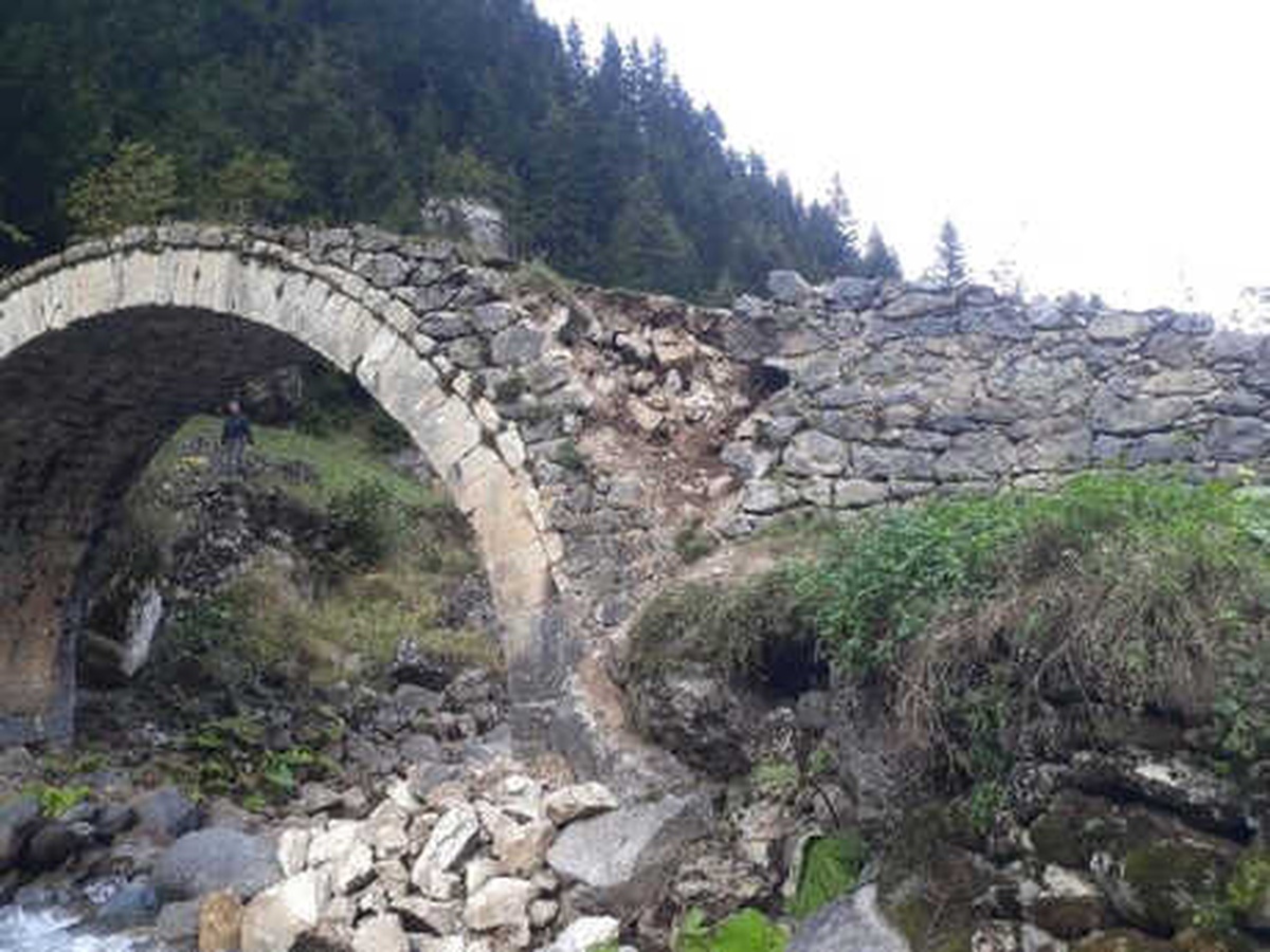 Gümüşhane\'de, Kemer Köprüde Kaçak Kazı Yapan 4 Kişi Yakalandı
