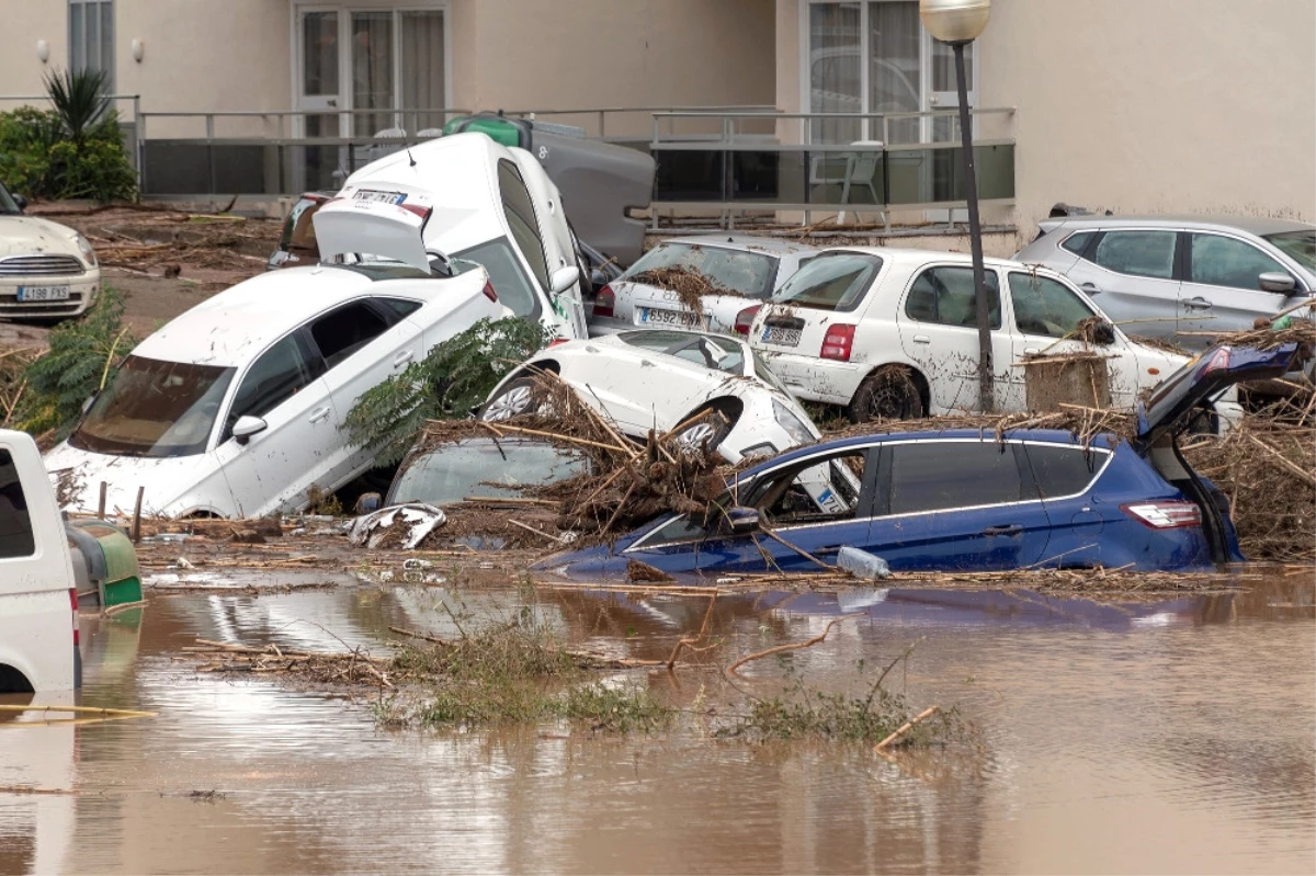 İspanya\'daki Sel Felaketinde Ölü Sayısı Artıyor