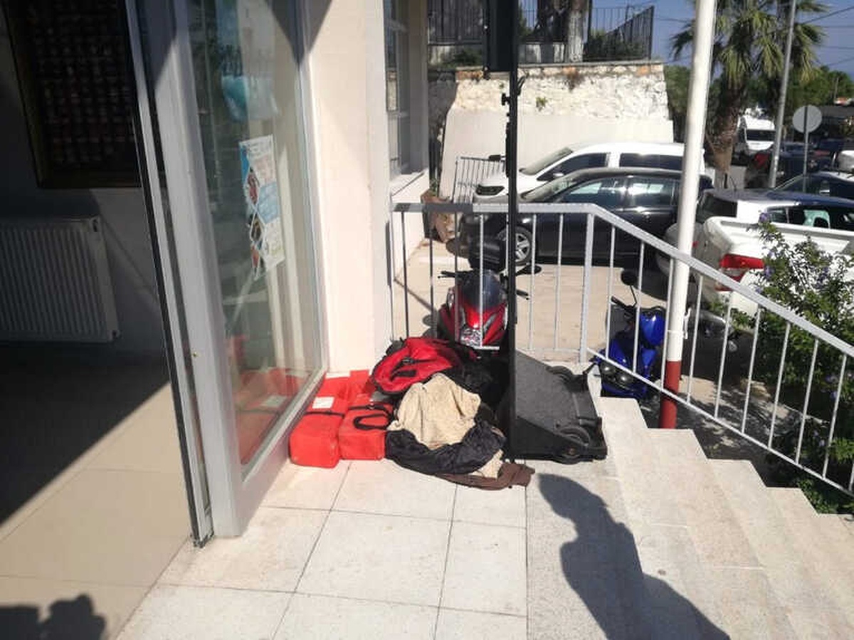 İzmir\'in Karaburun İlçesinde, Göçmenleri Taşıyan Teknenin Alabora Olması Sonucu Yaşanan Faciada Ölü...