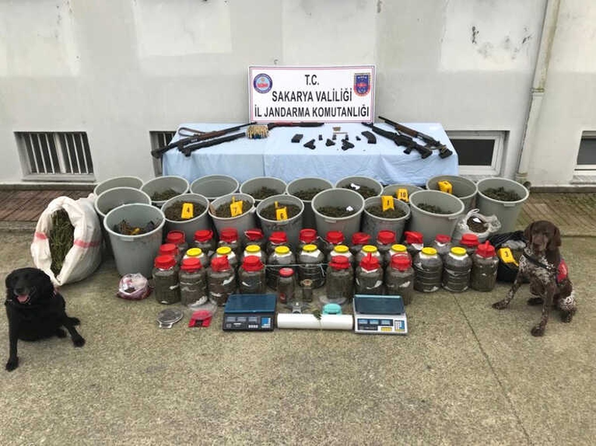 Jandarmadan Eş Zamanlı Uyuşturucu Operasyonu: 5 Gözaltı