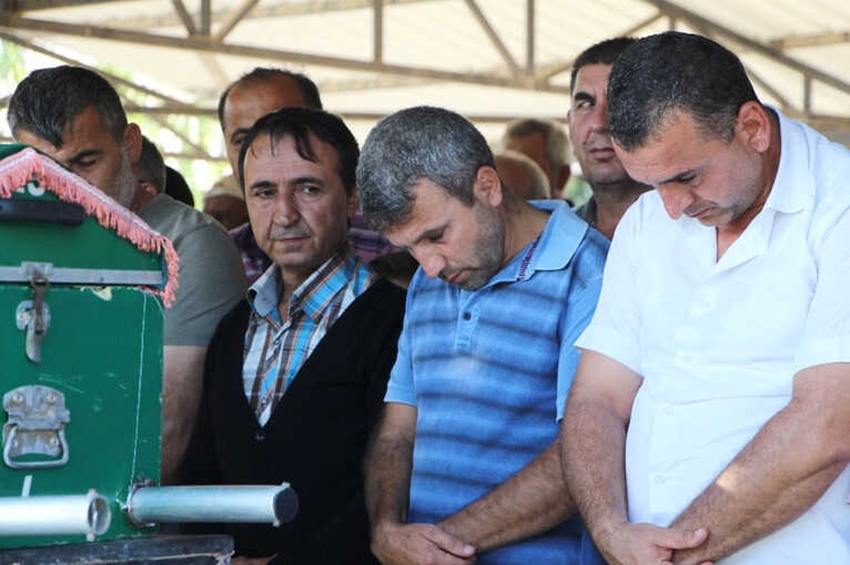 Manavgat\'ta Otomobilin Çarptığı 6 Yaşındaki Ceren Toprağa Verildi