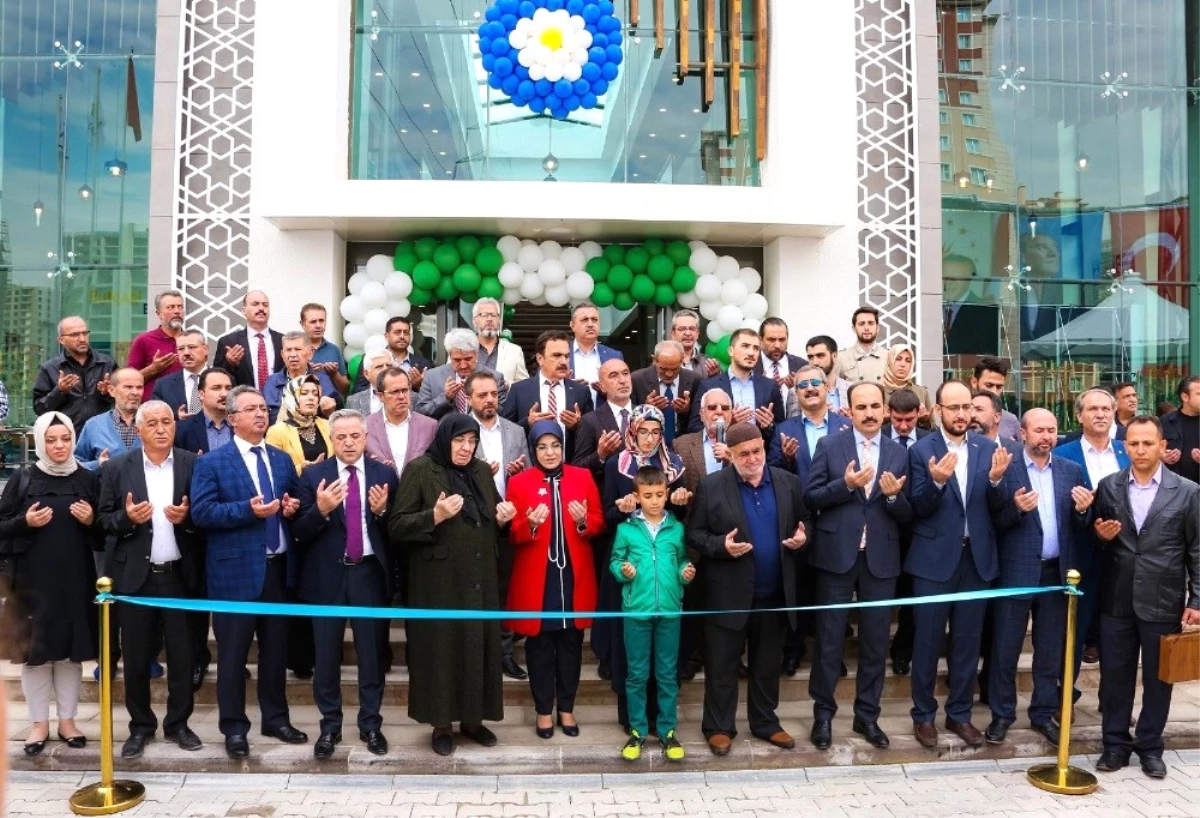 Meram\'da Mehmet Ali Özbuğday Gençlik Merkezi Açıldı