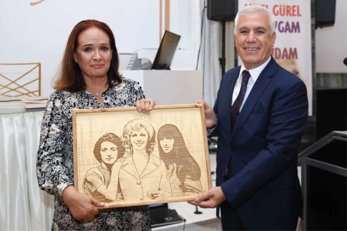 Müjde Ar Annesi Aysel Gürel\'i Anlattı