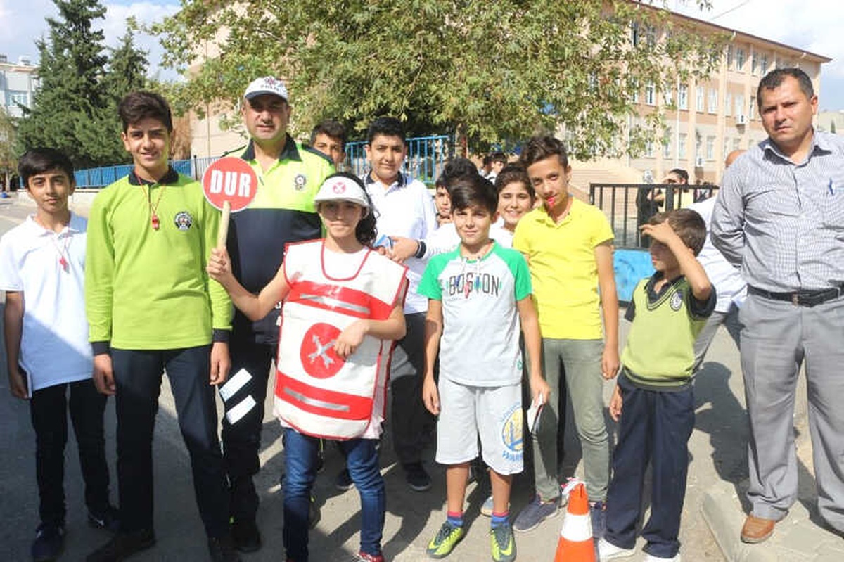 Okul Trafik Geçit Görevlileri İş Başında