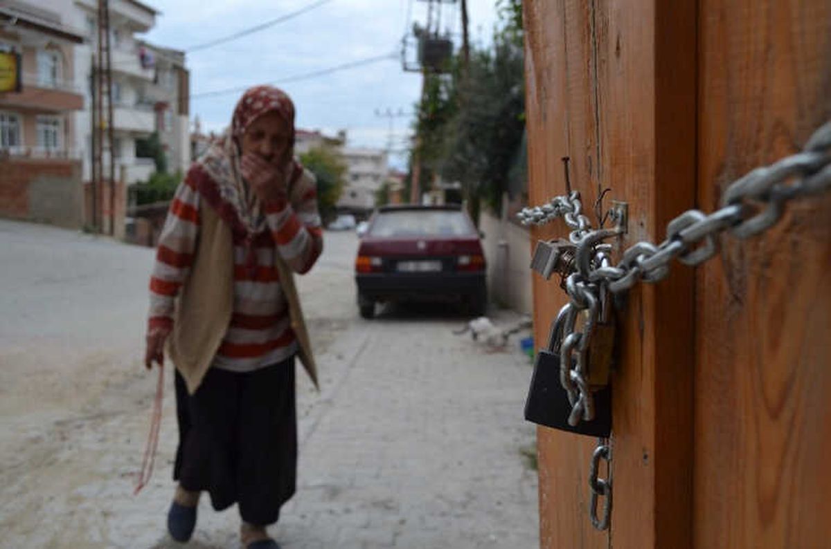Hırsızlar Yaşlı Kadını Eve Hapsetti