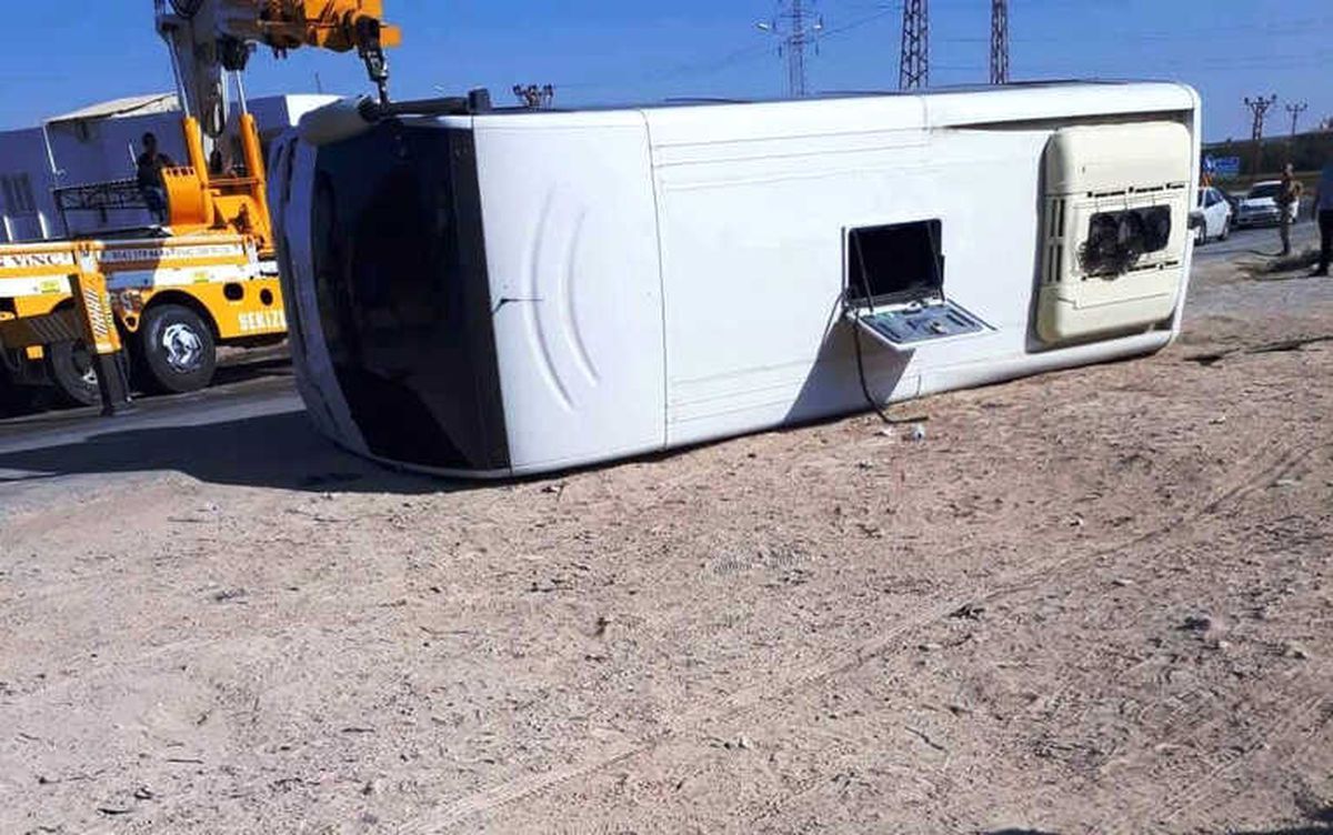 Polisleri Taşıyan Midibüs Devrildi: 10 Polis Yaralı