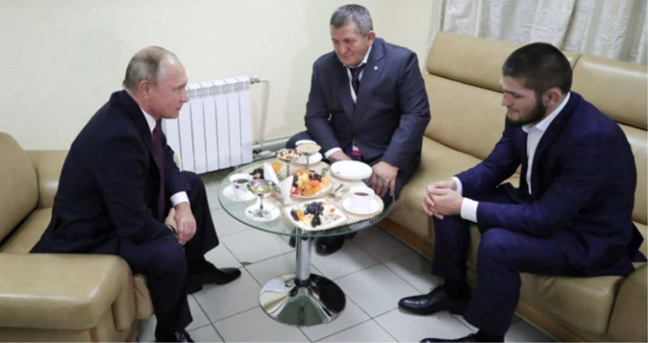 Putin, McGregor\'u Yenerek Şampiyon Olan Khabib Nurmagomedov ile Görüştü