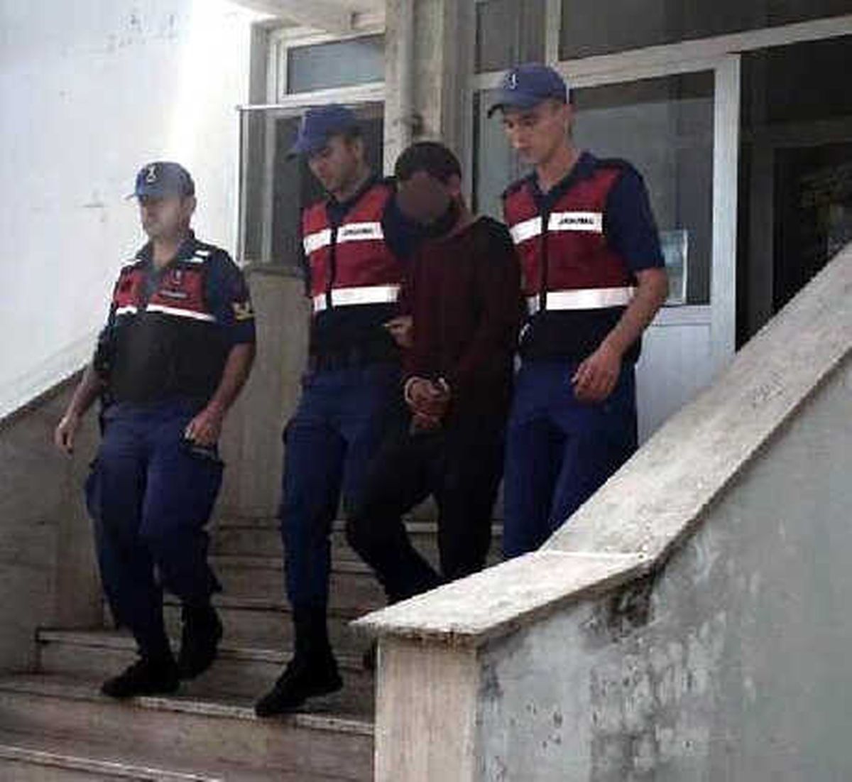 Sakarya\'da 2 Uyuşturucu Şüphelisi Adliyeye Sevk Edildi