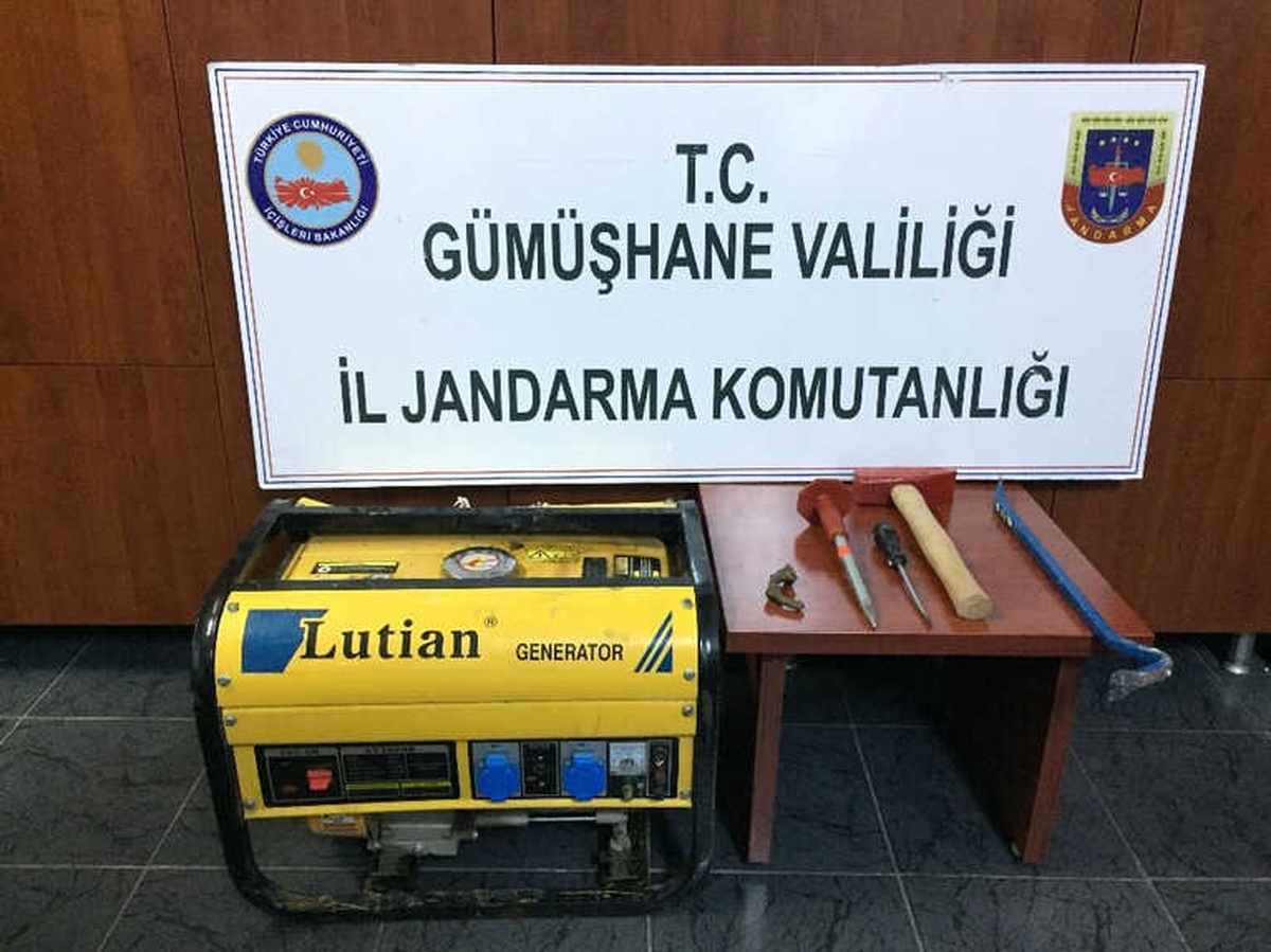 Santa Antik Kentindeki Kaçak Kazı Yapanlar Jandarma\'dan Kaçamadı
