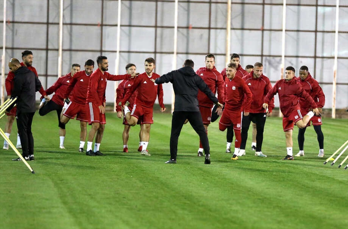 Sivasspor\'da Gözler Fenerbahçe Maçına Çevrildi