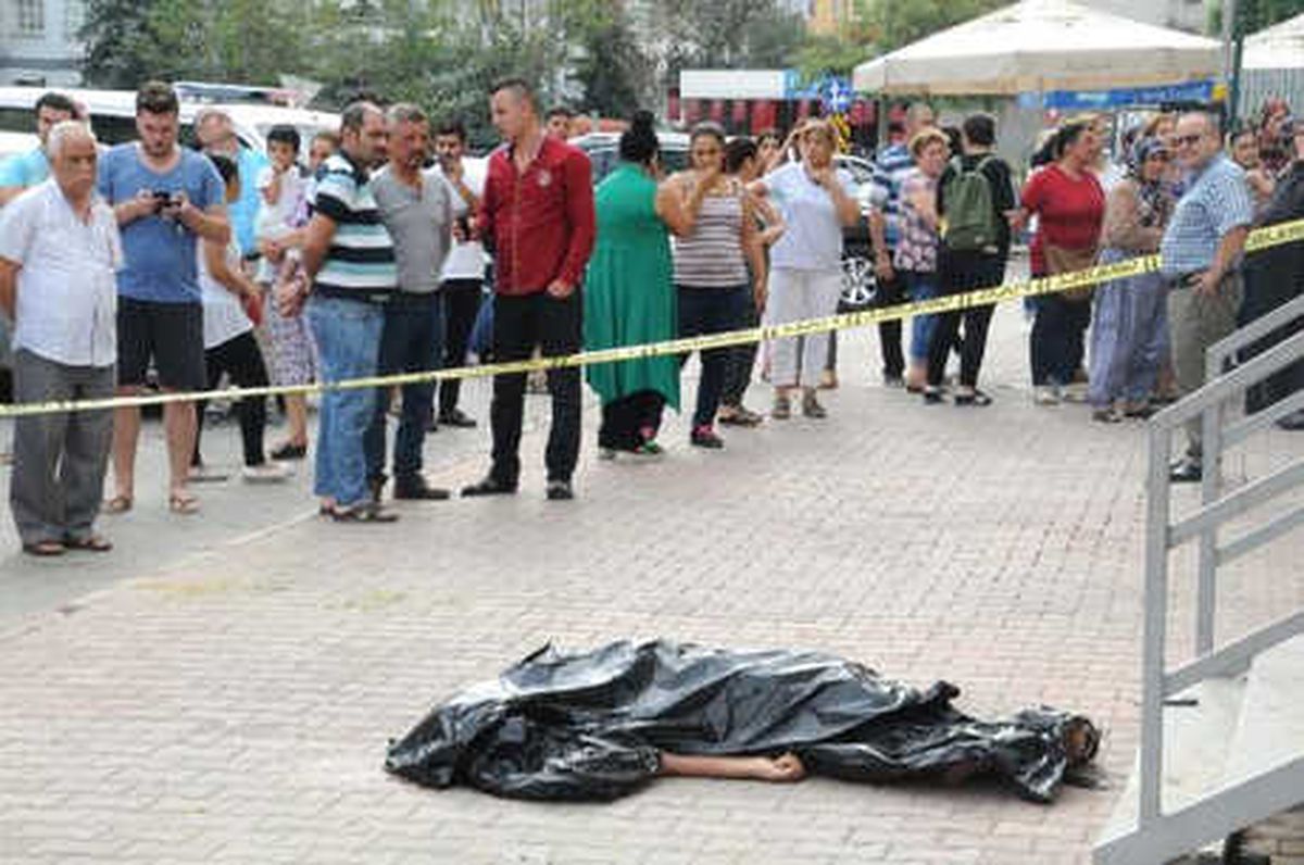 Sudenaz, Arkadaşının İntihar Ettiğini Duyunca Canına Kıymış