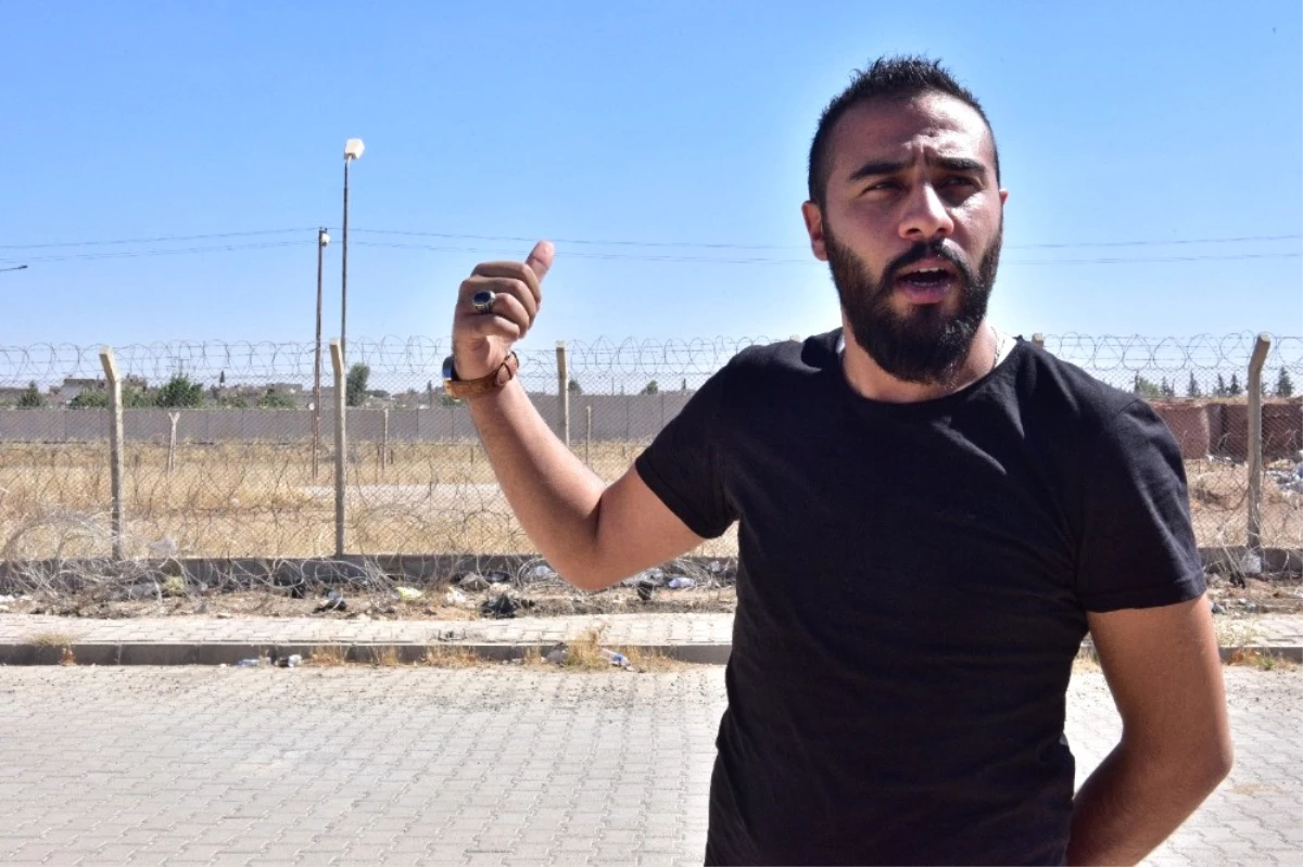 Suriyeli Sığınmacıdan Sınırın Sıfır Noktasında Tek Kişilik Eylem