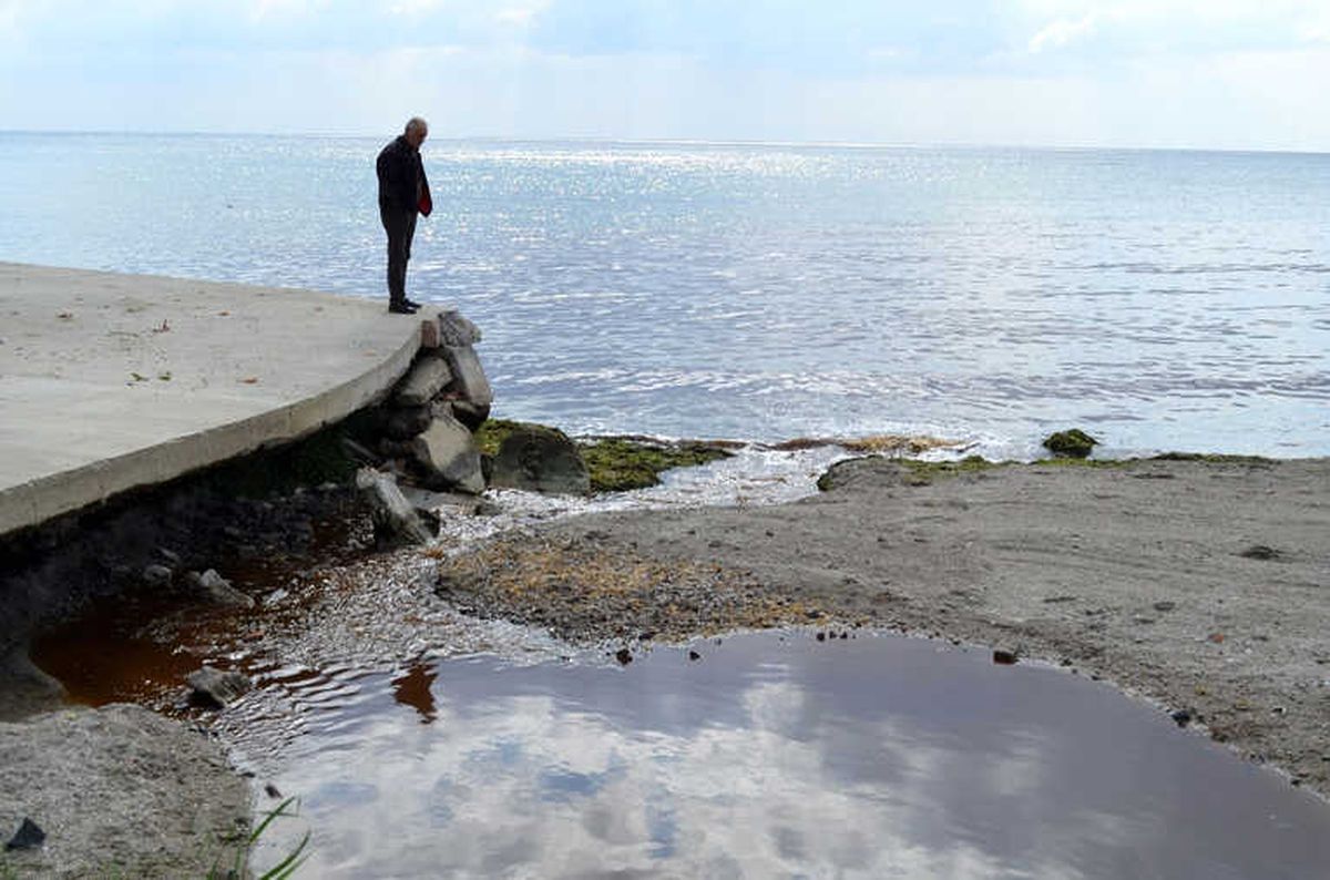 Tekirdağ\'da Dere Kızıla Döndü