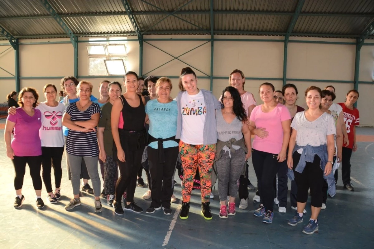 Torbalılı Kadınlar Zumba ile Coştu