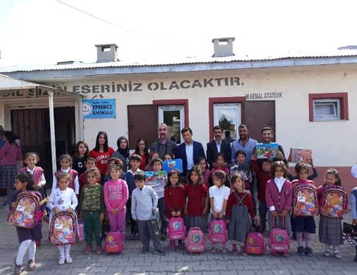 Ülkü Ocakları\'ndan \'Kardeş Köy Okulları\' Projesi