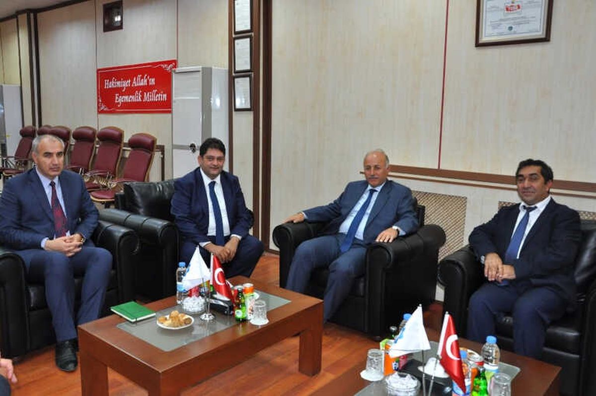Vali Azizoğlu\'ndan, Etb Başkanı Oral\'a Hayırlı Olsun Ziyareti