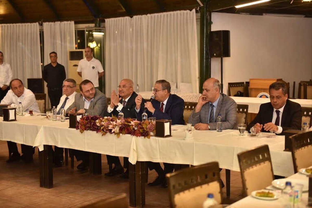 Vali Su, Meü Cami Yaptırma Derneği\'nin Programına Katıldı
