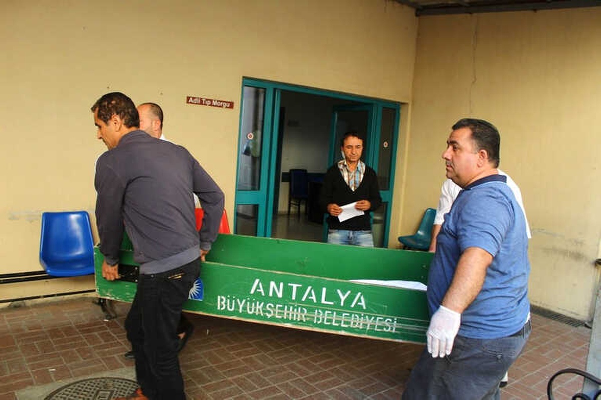 Yaya Geçidindeki Trafik Kazasında Ölen Minik Ceren\'in Cenazesi Alındı