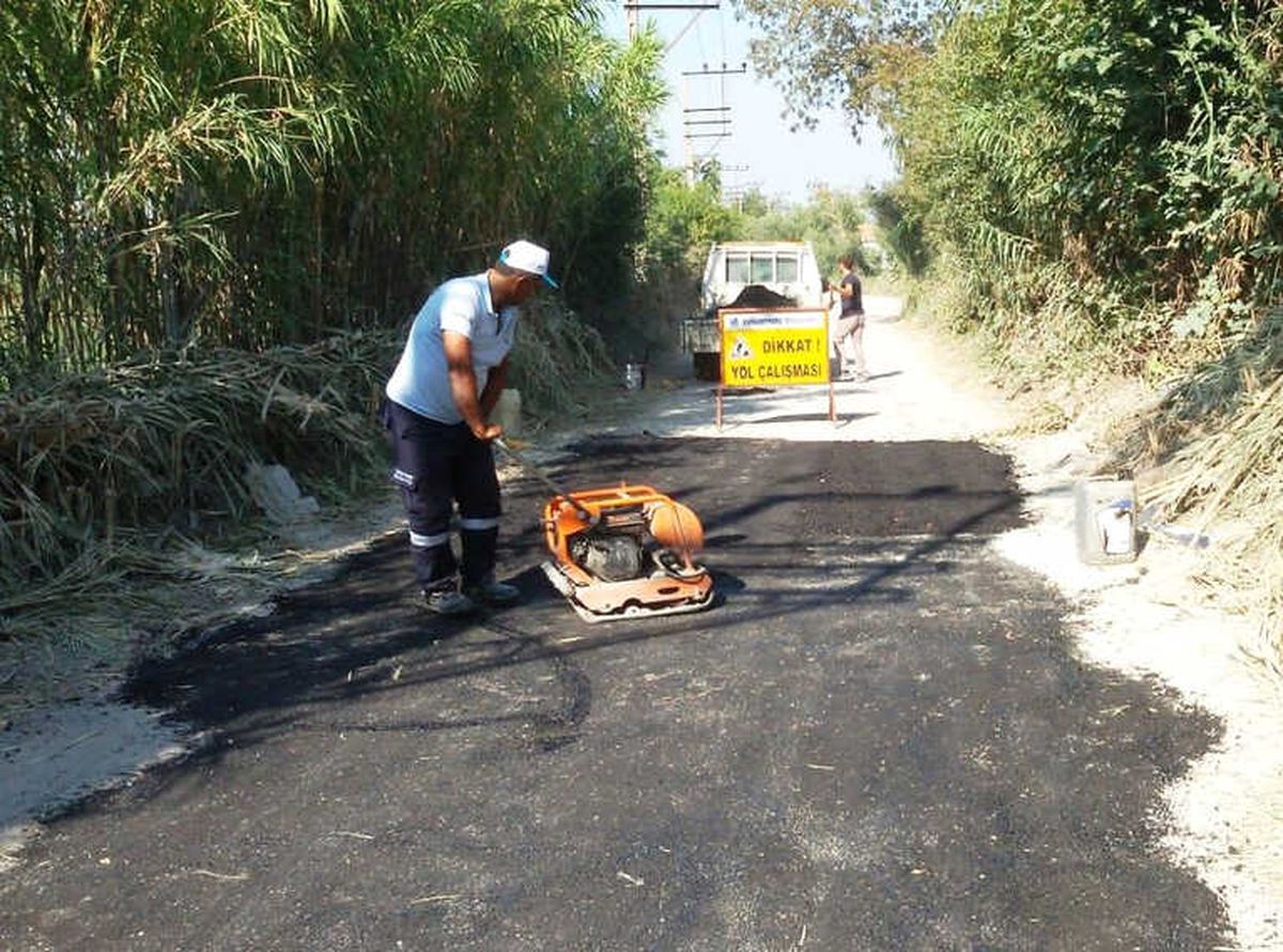 Yunusemre\'den 2 Mahallede Asfalt Yama Çalışması