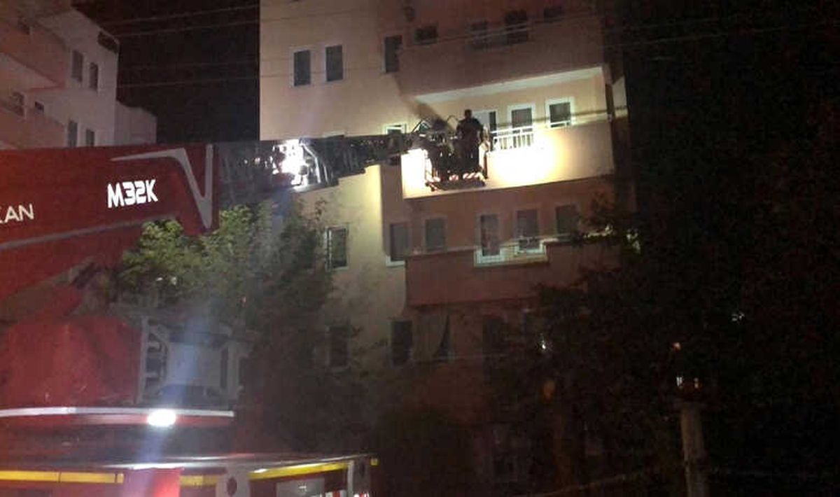 6 Katlı Bir Binada Çatlaklar Meydana Geldi
