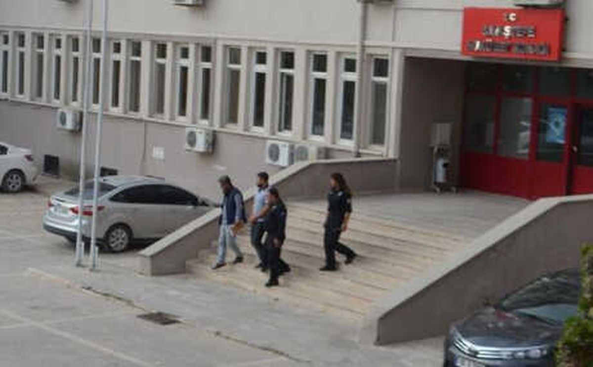 Balıkesir\'de Ev Sahibi Kiracı Kavgası: 2 Ölü, 1 Yaralı (2)