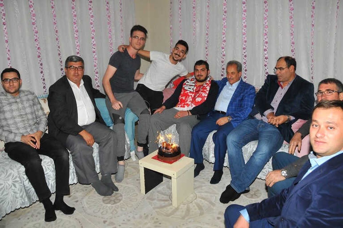 Başkan Akkaya\'dan Engelli Gence Doğum Günü Sürprizi