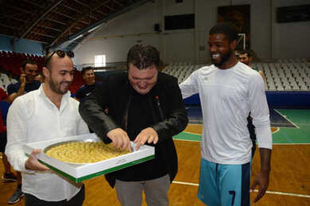 Başkan Mevlüt Aktan\'dan Dev Adamlara Baklava Ziyafeti