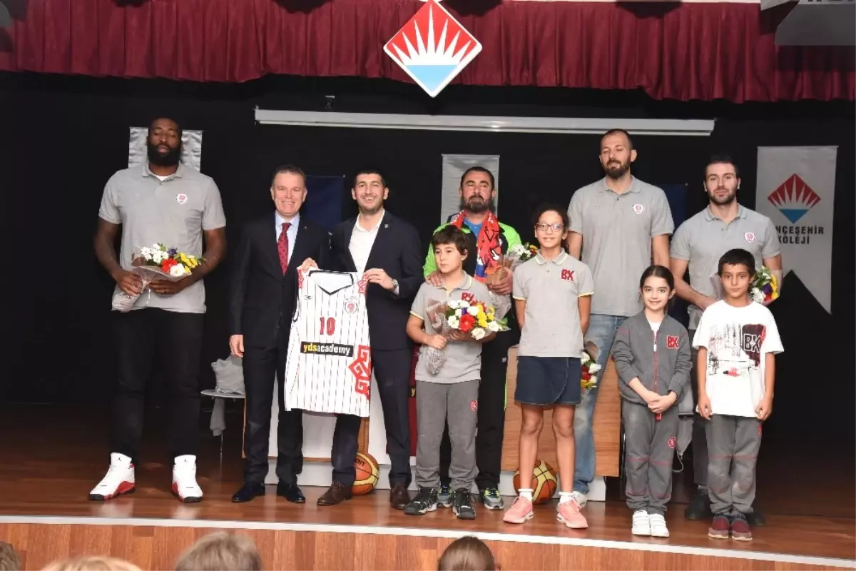 Basketbolcular Öğrencilerle Buluştu