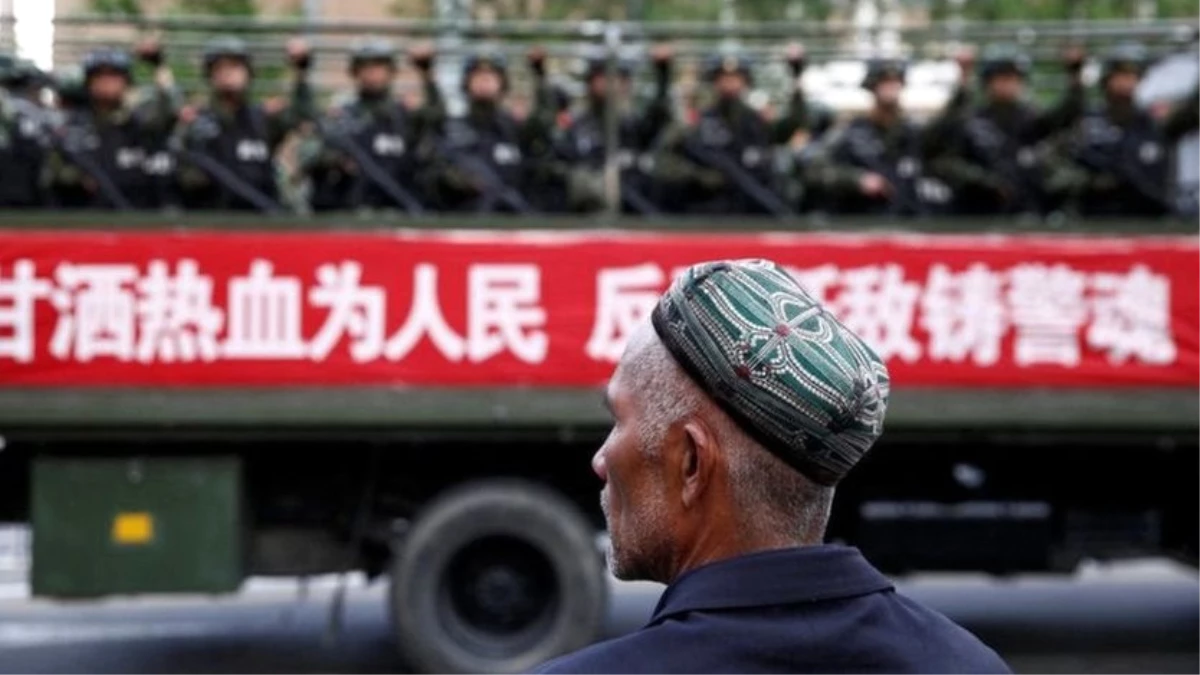 Batı Şincan\'da Çin\'in Milyonlarca Uygur Türkünü Zorla Tuttuğu İddia Edilen Kamplar Yasalaştı