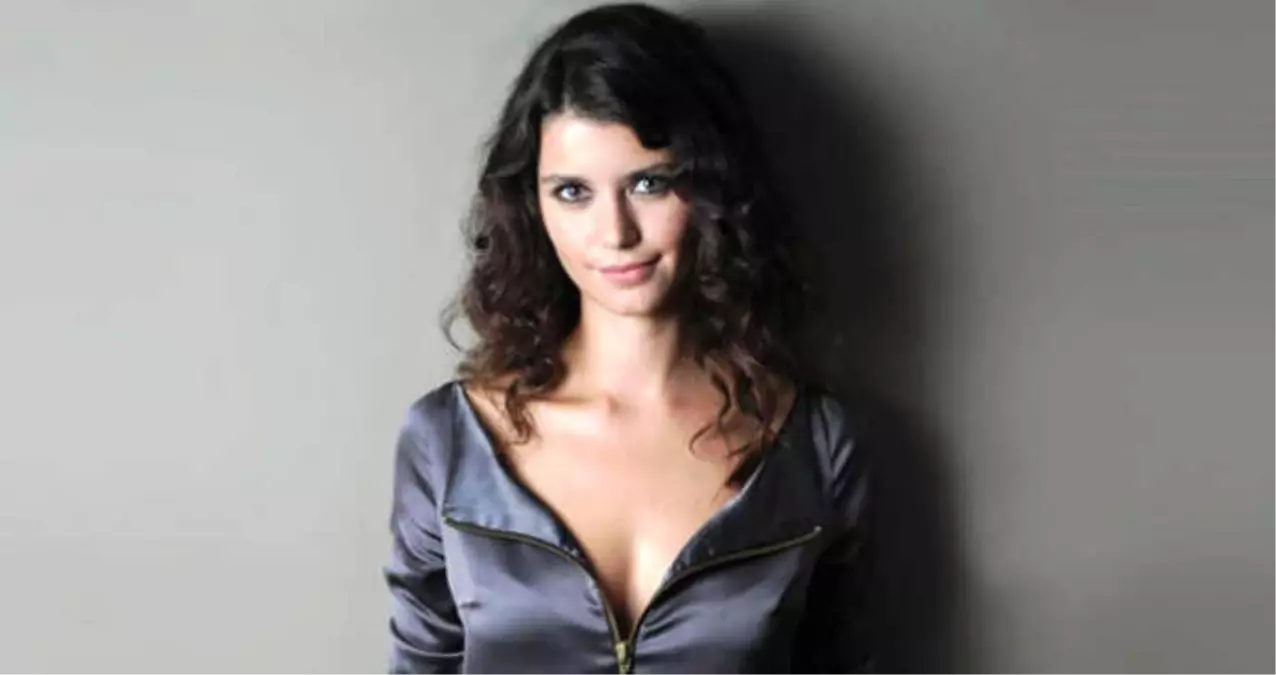 Beren Saat Yeni Çektiği Kısa Filmle Ekranlara Dönüyor