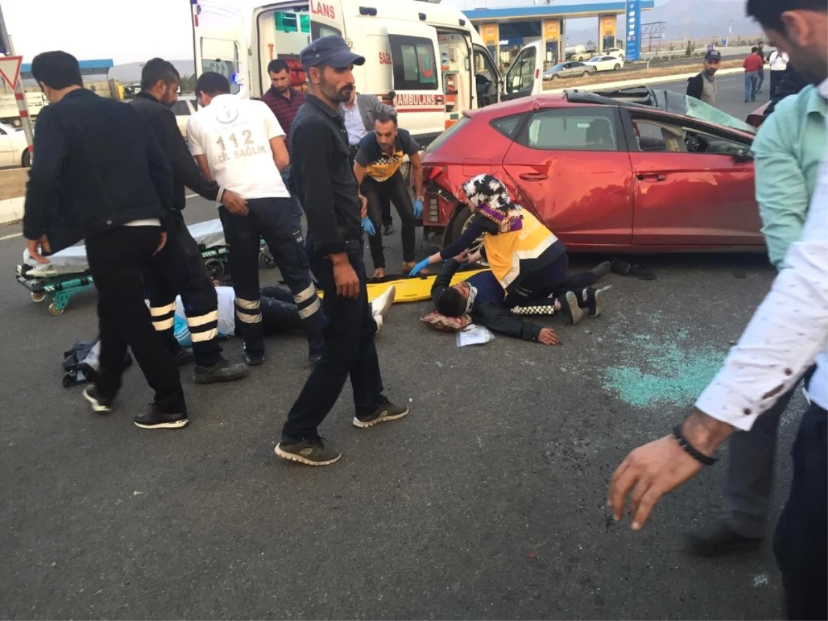 Bingöl\'de Trafik Kazası: 5 Yaralı