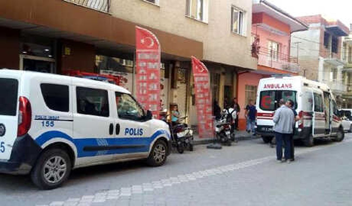 Evinin Çatısında İntihar Etti