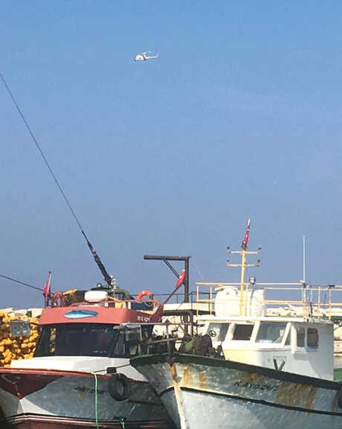 Karaburun Açıklarında Kaçak Göçmenlerin Kapalı Odada Kaldığı Tekne Aranıyor